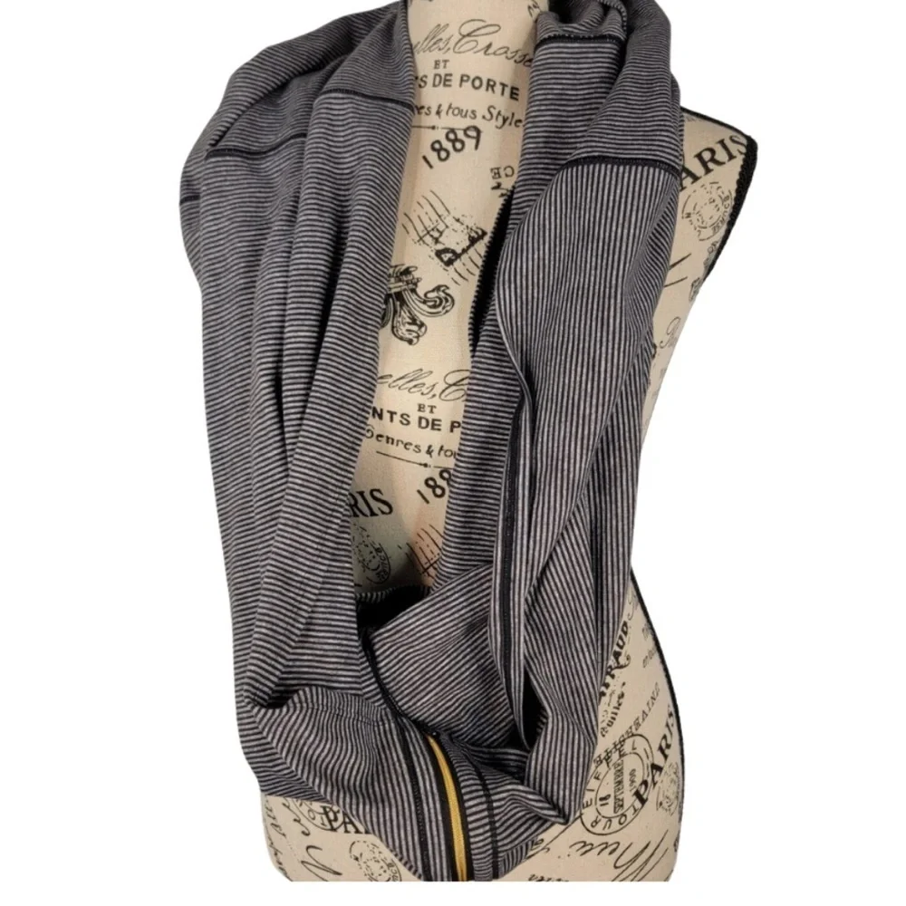 Lululemon Vinyasa Wrap Zip Neck Scarf black/gray/white with gold zipper